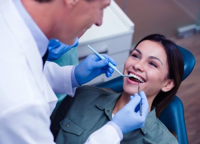 Mulher no Dentista